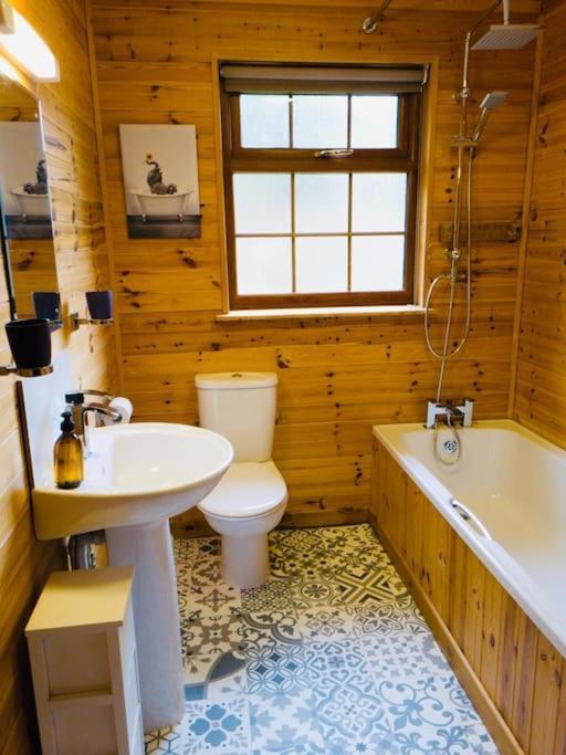 Artro Lodge Luxury 3 Bedroom, 3 Bathroom & Hot Tub Llanbedr  Extérieur photo
